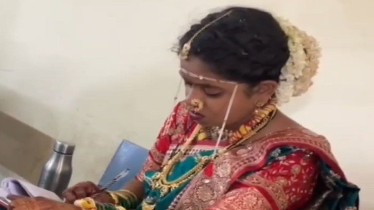 लग्न आणि परीक्षा एकाच दिवशी आल्याने कोणालाही गोंधळ उडाला असता मात्र वैष्णवीने शिक्षणाला प्राधान्य देत लग्नसोहळा आटोपताच वेळ न दवडता थेट परीक्षा केंद्र गाठले आणि आपला पेपर पूर्ण केला. तिच्या या निर्णयामुळे उपस्थित नातेवाईक, मित्रपरिवार आणि परिसरातील नागरिक भारावून गेले होते.