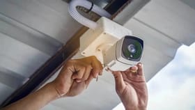 CCTV तुमच्या सुरक्षेसाठी असतात? मग हे वाचाच, घरातील कॅमेर फेकून द्याल.