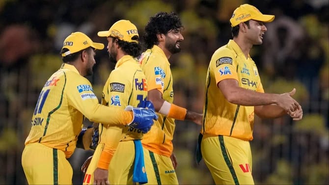 CSK ला मोठा झटका, भरवशाचा स्टार बॉलर संपूर्ण सीजनसाठी OUT