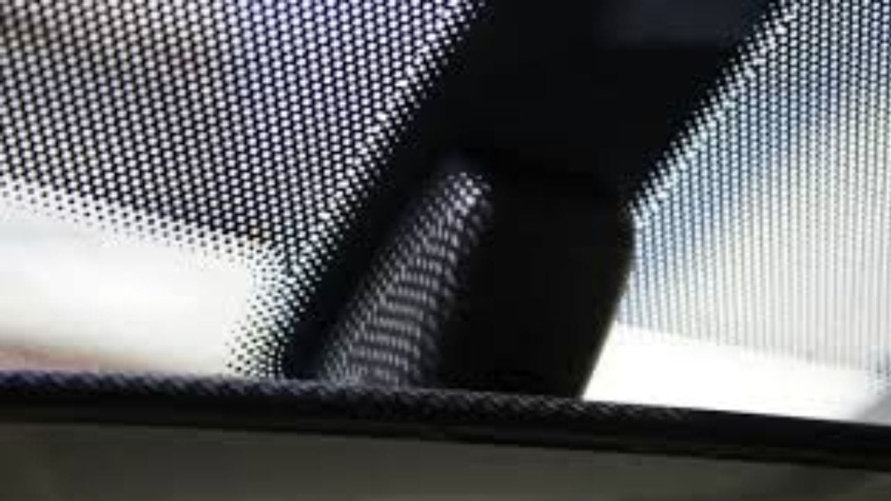 कारच्या काचेवर काळे डॉट्स का असतात? 99 टक्के लोकांना माहीत नसतं खरं कारण