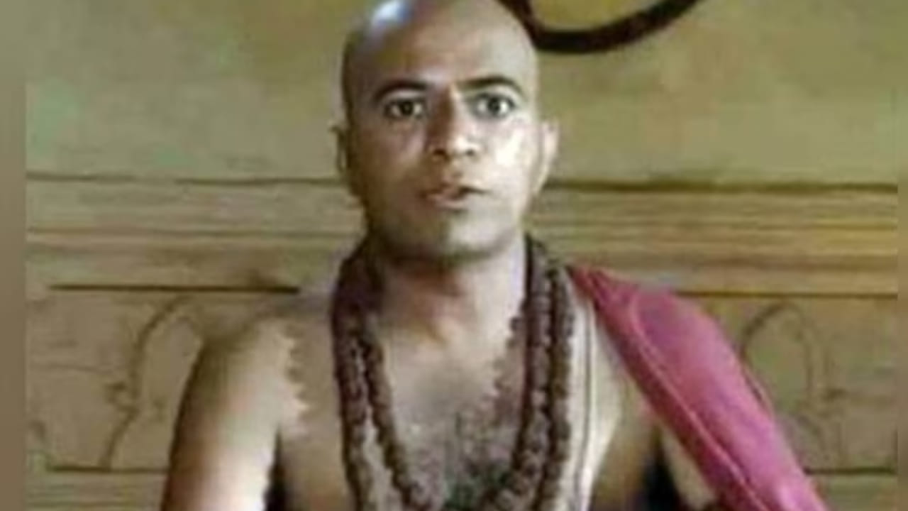 अशाच लोकप्रिय मालिकांपैकी एक म्हणजे चाणक्य ही ऐतिहासिक मालिका. जवळपास 36 वर्षांपूर्वी, म्हणजे 1990 साली दूरदर्शनवर प्रसारित झालेल्या या मालिकेने प्रेक्षकांची मने जिंकली होती. आजही या मालिकेला IMDb वर तब्बल 9.3 इतकी उच्च रेटिंग मिळाली आहे.