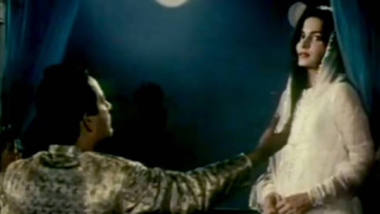 हे गाणे इतके प्रसिद्ध झाले की आजही लोक ते ऐकून रोमँटिक फील करतात. 60च्या दशकात हे प्रत्येक रेडिओवर वाजायचे आणि प्रेमी जोडप्यांमध्ये विशेष लोकप्रिय होते. आजही लग्नसमारंभ किंवा गेट-टूगेदरमध्ये हे गाणे वाजवले जात. रफी साहेबांच्या आवाजामुळे हे गाणे कधीही जुने होत नाही. लाखो लोक आजही ते आपल्या प्लेलिस्टमध्ये ठेवतात. या गाण्याच्या लोकप्रियतेने सिद्ध केले आहे की चांगले गाणे काळाच्या सीमा ओलांडते. आजही ते 60 वर्षांपूर्वी इतकेच ताजे आणि मन मोहक आहे.