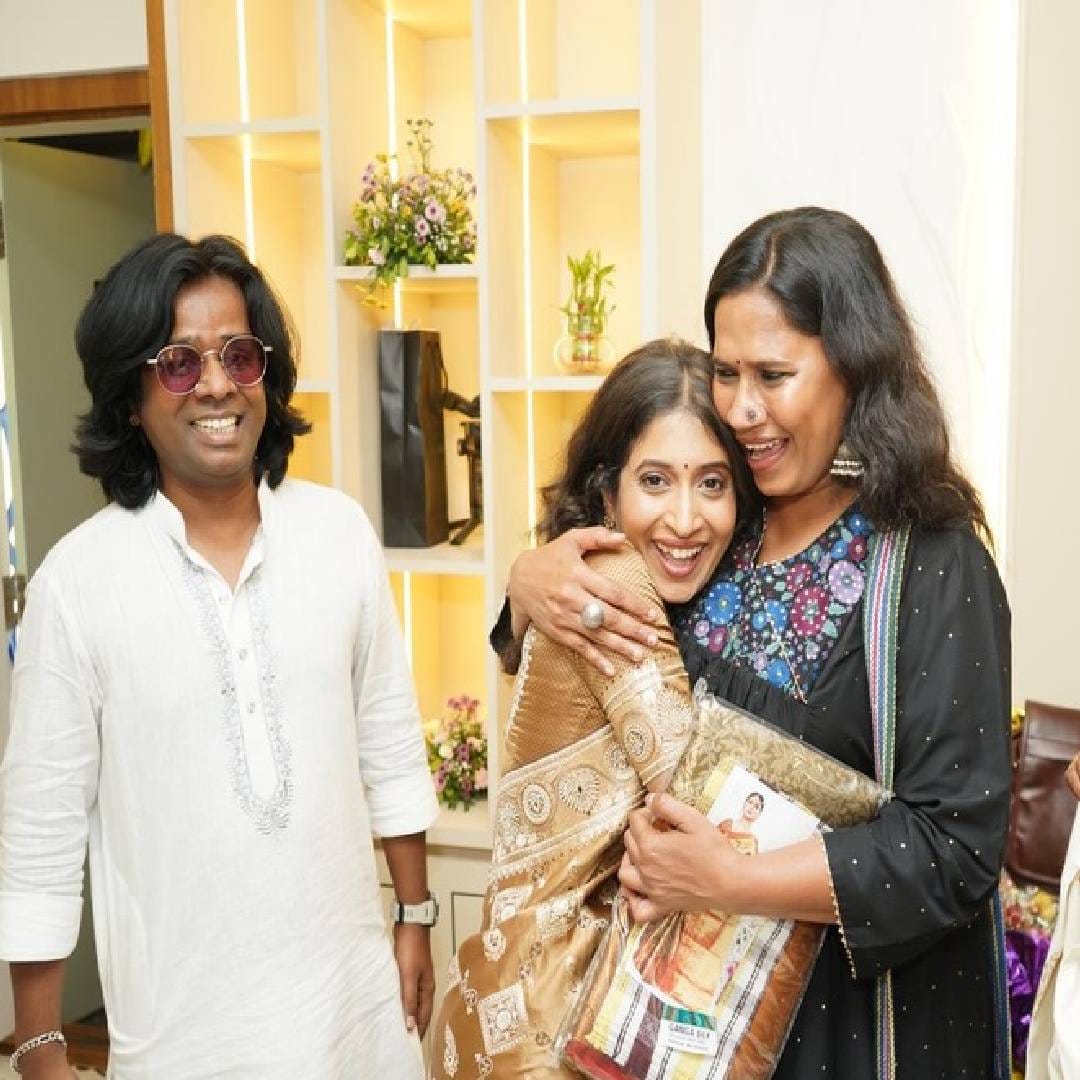 गौरव मोरेनं या नवीन घराचे फोटो सोशल मीडियावर पोस्ट केले होते. त्यावर अनेकांनी त्याला शुभेच्छा दिल्या. काहींनी सोशल मीडियावर पोस्ट लिहून तर काहींनी नवीन घरात त्याची प्रत्यक्ष भेटून त्याचं अभिनंदन केलं. 
