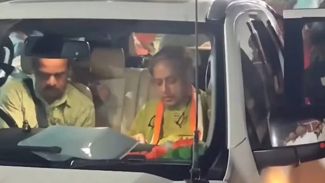 धक्कादायक! खासदार शशी थरूर यांच्या ताफ्यावर हल्ला, घडलं काय?