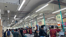 डी-मार्टमधील महिला कॅशिअरला किती पगार असतो? ऐकून तुम्ही देखील..