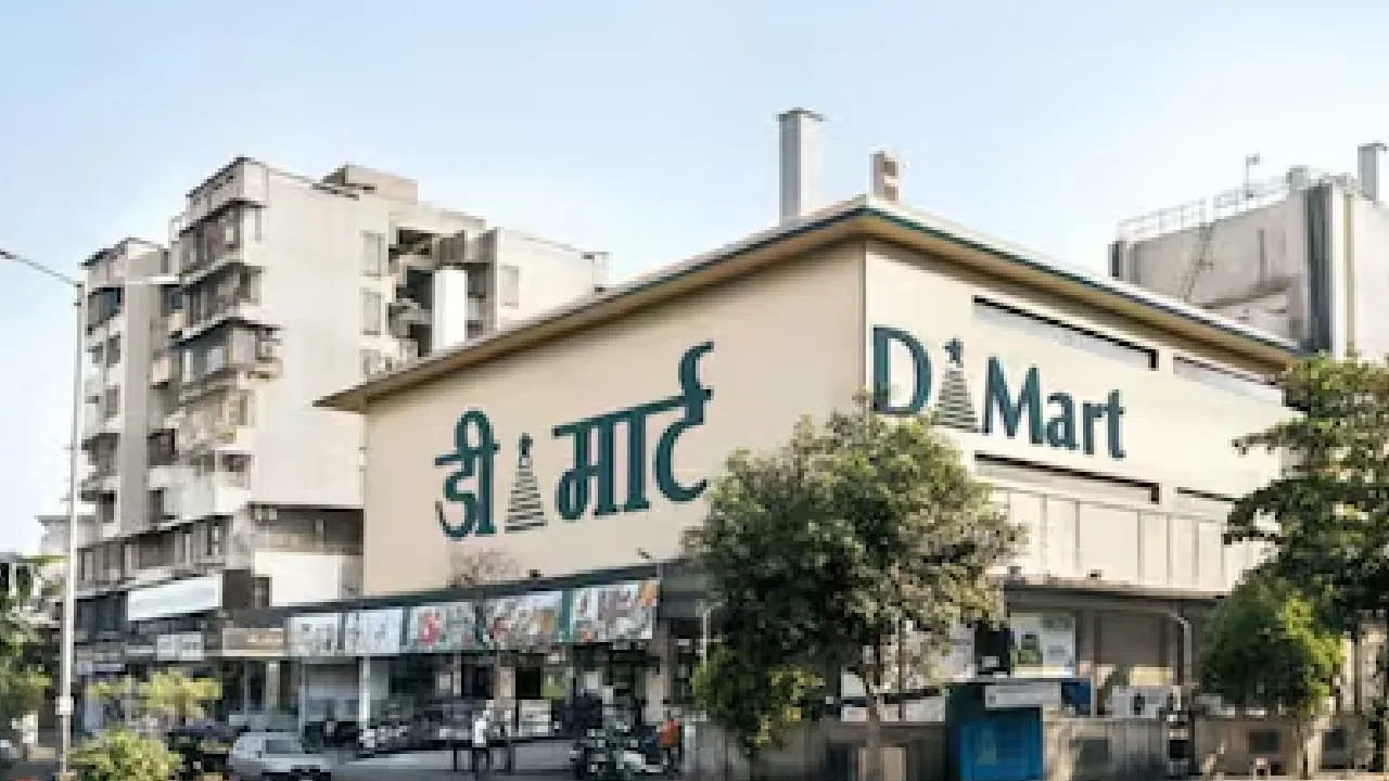 डी-मार्टमध्ये सुपरवायझर / सेक्शन हेड महिलांना दर महिन्याला 18 ते 25 हजार रुपये पगार मिळतो. 