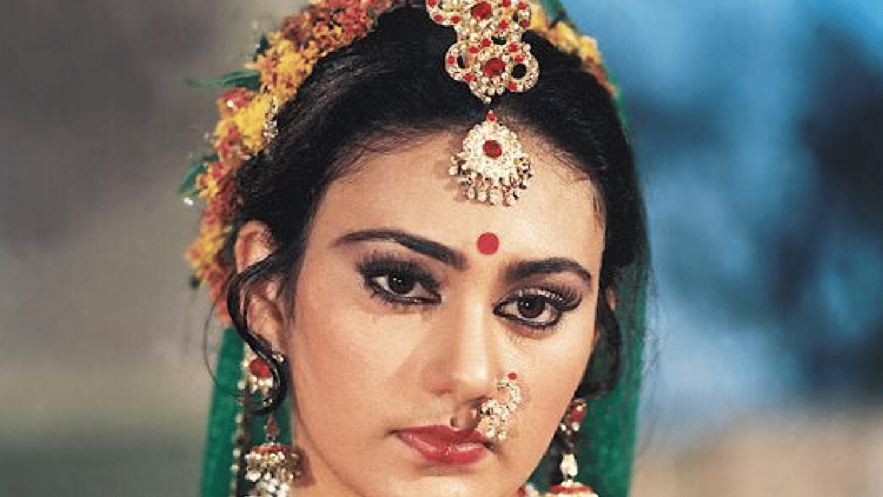 दीपिका चिखलिया यांनी रामायण या मालिकेत ‘सीता माता’ची भूमिका साकारून घराघरात विशेष ओळख निर्माण केली. दिग्दर्शक रामानंद सागर यांच्या या मालिकेने त्या काळात प्रचंड लोकप्रियता मिळवली होती.