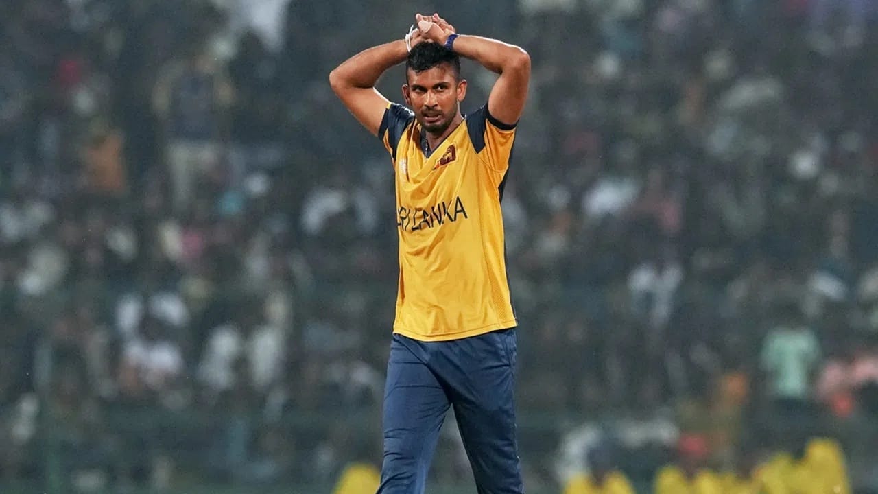 पीएसएलसाठी दासुन शनाका आणि लाहोर कलंदर्स यांच्यात करार झाला होता. मात्र दासूनने हा करार मोडला. त्यामुळे पाकिस्तान क्रिकेट बोर्डाने प्रसिद्धीपत्रकाद्वारे दासूनवर 1 वर्षासाठी बंदीची कारवाई करण्यात येत असल्याचं जाहीर केलंय. त्यामुळे दासूनला पीएसएलच्या पुढील हंगामात खेळता येणार नाही. (Photo Credit : PTI)