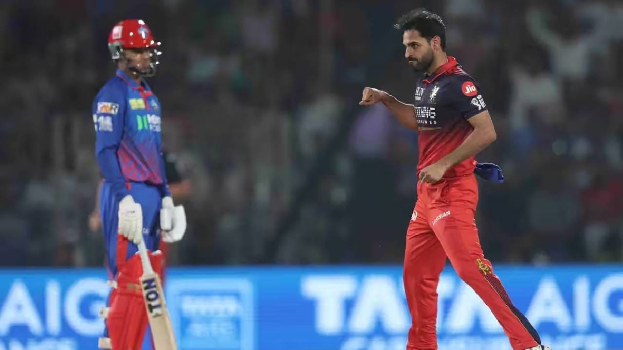 दिल्ली कॅपिटल्सने यापूर्वी पंजाब किंग्सविरुद्ध 264 धावा केल्या होत्या. मात्र या धावा त्यांना रोखता आल्या नाही. आता सर्वात कमी धावांची नोंद केली असून पुन्हा एकदा नकोसा विक्रम रचला आहे. यामुळे दिल्ली कॅपिटल्सची प्लेऑफची वाट बिकट होणार आहे. (Photo: IPL/BCCI)