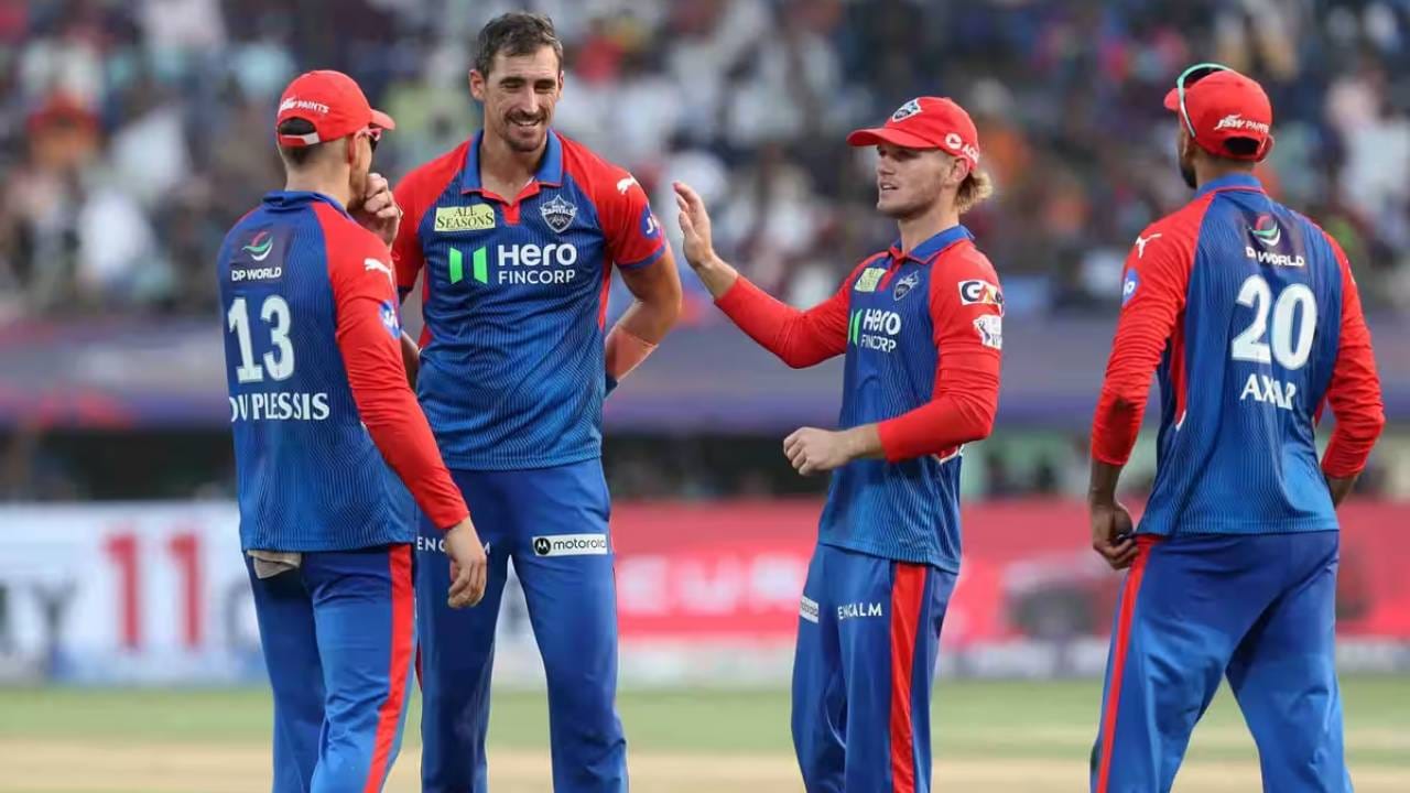 मायदेशात झालेल्या एशेस मालिकेतील सर्व पाच कसोटी सामन्यांमध्ये त्याने उत्कृष्ट कामगिरी केली आणि त्याला मालिकावीर म्हणून गौरवण्यात आले. त्यानंतर सिडनी सिक्सर्सकडून बिग बॅश लीगचे पाच सामने खेळले. पण त्यानंतर त्या दुखापतीने ग्रासलं. कोपर आणि खांद्याच्या दुखापतीमुळे स्टार्क जानेवारीपासून क्रिकेटपासून दूर होता. (Photo: IPL/BCCI)