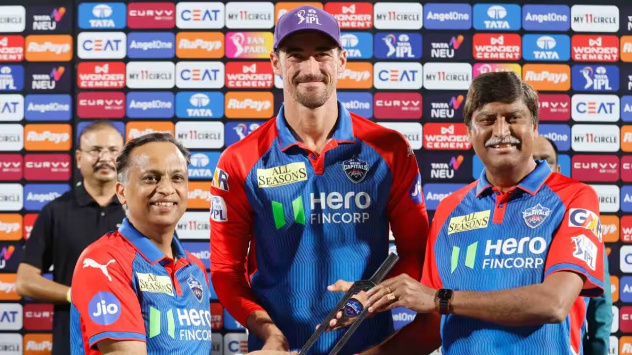 क्रिकेट ऑस्ट्रेलियाने स्टार वेगवान गोलंदाज मिचेल स्टार्कला 2026 च्या आयपीएलमध्ये खेळण्याची परवानगी दिली आहे.  36 वर्षीय खेळाडू 1 मे रोजी राजस्थान रॉयल्सविरुद्ध दिल्ली कॅपिटल्सकडून खेळण्याची शक्यता आहे. हा त्याचा या हंगामातील पहिला आयपीएल सामना असेल.  (Photo: IPL/BCCI)