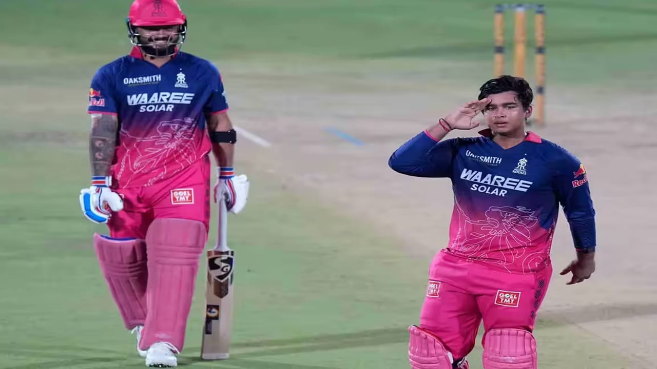 तसेच वैभवने प्रफुल हिंगे याला डावातील पहिल्याच षटकात 4 सिक्स ठोकले. वैभव यासह इनिंगमधील पहिल्याच ओव्हरमध्ये 4 सिक्स लगावणारा पहिला फलंदाज ठरला. (Photo Credit : Bcci)