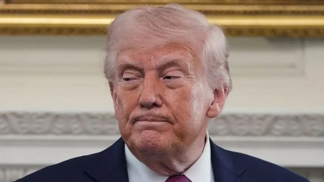 डोनाल्ड ट्रम्प यांना झटका, इराणच्या नाकेबंदीत दणका, थेट नौदल सचिवांनीच..