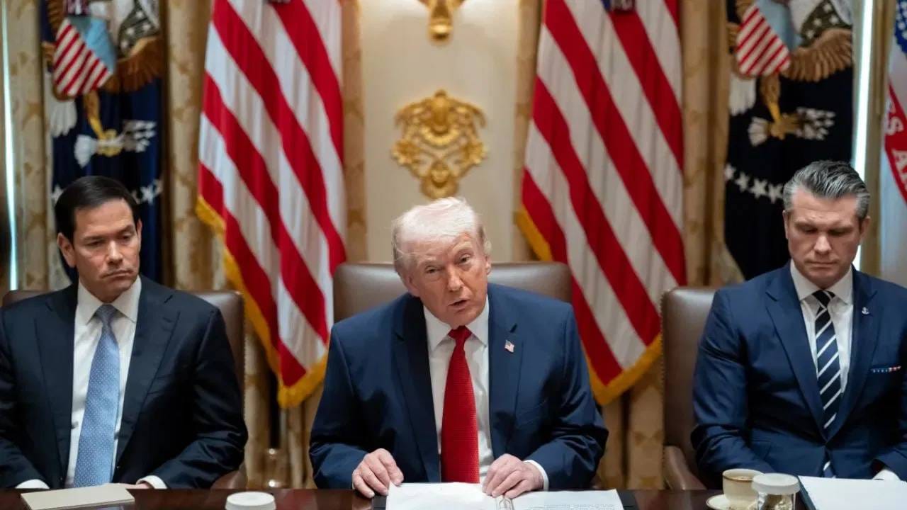 US-Iran Update : महाविनाशाला काही तास उरले असताना जगासाठी आली एक चांगली बातमी, अंधारात एक आशेचा किरण US-Iran Update : महाविनाशाला काही तास उरले असताना जगासाठी आली एक चांगली बातमी, अंधारात एक आशेचा किरण