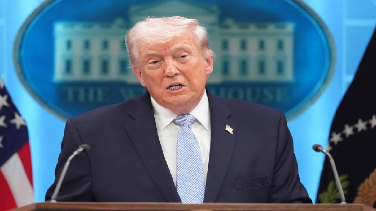 Donald Trump : आमच्यातच घरभेदी, ती बातमी फोडणाऱ्याला नाही सोडणार, ट्रम्प यांनी घेतली शपथ