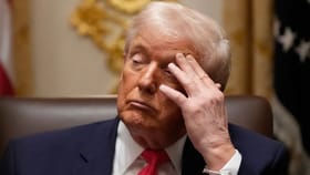 मोठी बातमी! अमेरिका इराणला घाबरलं? ट्रम्प यांची अचानक मोठी घोषणा.