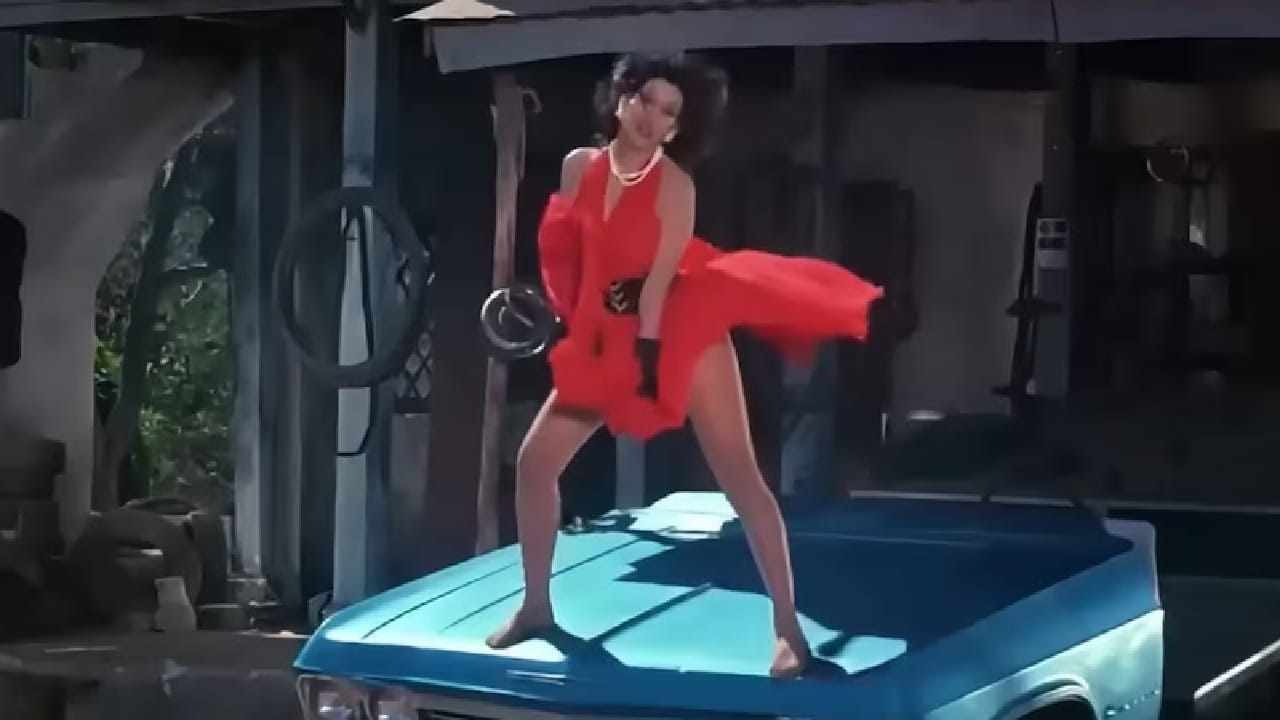 1990 च्या दशकातील काही गाणी आजही प्रेक्षकांच्या मनात ताजी आहेत. त्यापैकी एक म्हणजे Pehla Nasha हे गाणं. तब्बल 34 वर्षे उलटूनही हे गाणं ऐकताच प्रेमाची भावना जागी होते.