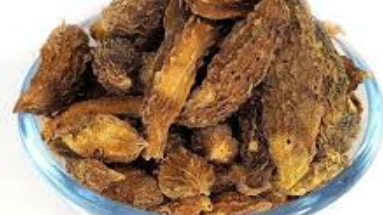 विशेष म्हणजे ताज्या कारल्यापेक्षा सुकलेल्या कारल्याचा रस अधिक फायदेशीर असतो आणि तेवढा जास्त कडू देखील लागत नाही, ज्यामुळे आरोग्याच्या समस्या निर्माण होण्यास मदत होते.