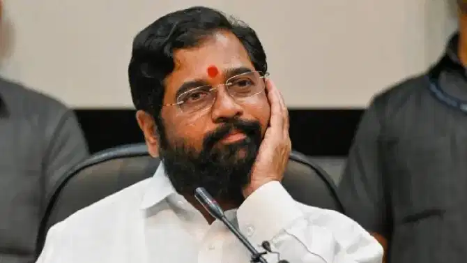 शिंदे गटात मोठी उलथापालथ, सोलापुरातील अख्खी कार्यकारिणीच बरखास्त; तडकाफडकी निर्णय; काय घडतंय?