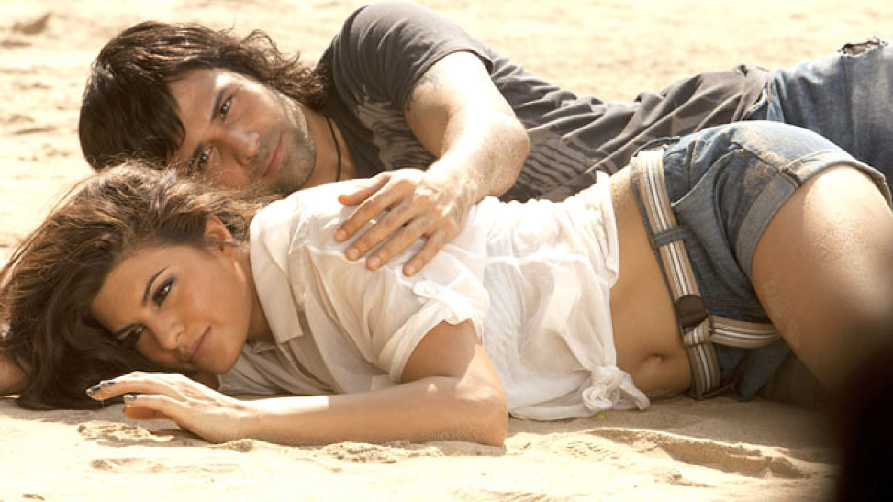 शेवटी Hale Dil या गाण्याचा उल्लेख करायलाच हवा. या गाण्याचं वेगळं आकर्षण आजही कायम आहे. स्पॉटिफायवरही या गाण्याला प्रचंड प्रतिसाद मिळाला आहे. इमरान हाशमीच्या अभिनयामुळे या गाण्याला अधिकच भावनिक रंग मिळाला.