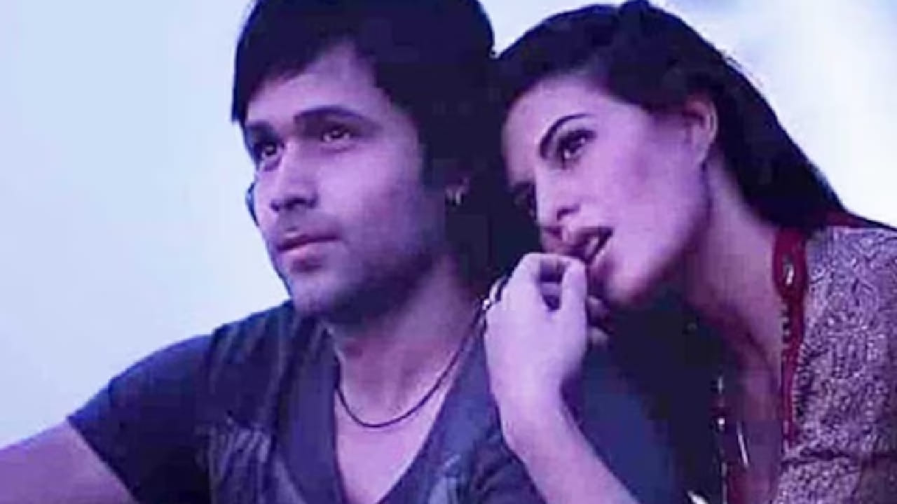 यानंतर Phir Mohabbat हे गाणंही प्रचंड लोकप्रिय ठरलं. 2011 मध्ये आलेल्या ‘मर्डर 2’ चित्रपटातील या रोमँटिक गाण्याने प्रेक्षकांची मनं जिंकली. आजही हे गाणं चाहते तितक्याच आवडीने ऐकतात. 