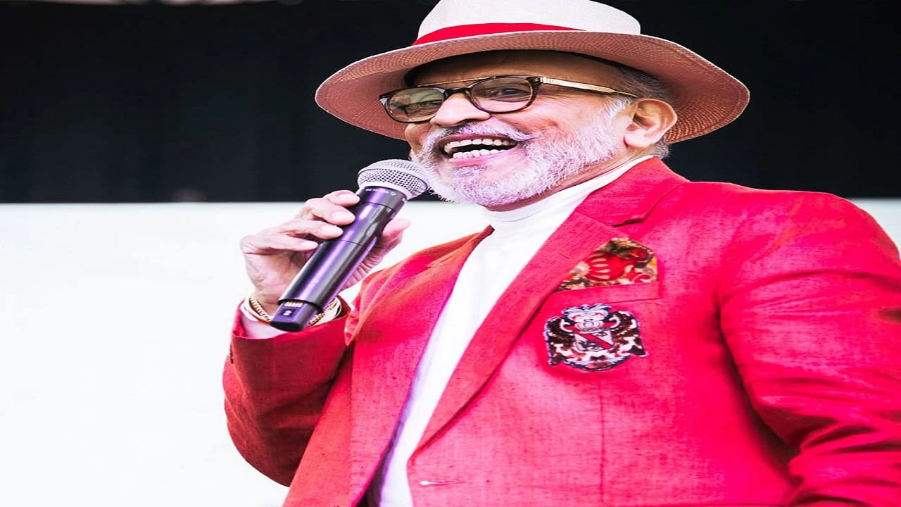 अन्नू कपूर यांनी या गोष्टीचा खुलासा केला की, अनेक अभिनेते बोल्ड सिनचा फायदा घेतात... पण सर्वत अभिनेते असते करत नाहीत. अभिनेता म्हणाला, इंटिमेट सीन दरम्यान, मला कधी असहज वाटलं नाही. मला माझं काम चांगल्या प्रकारे येतं... 