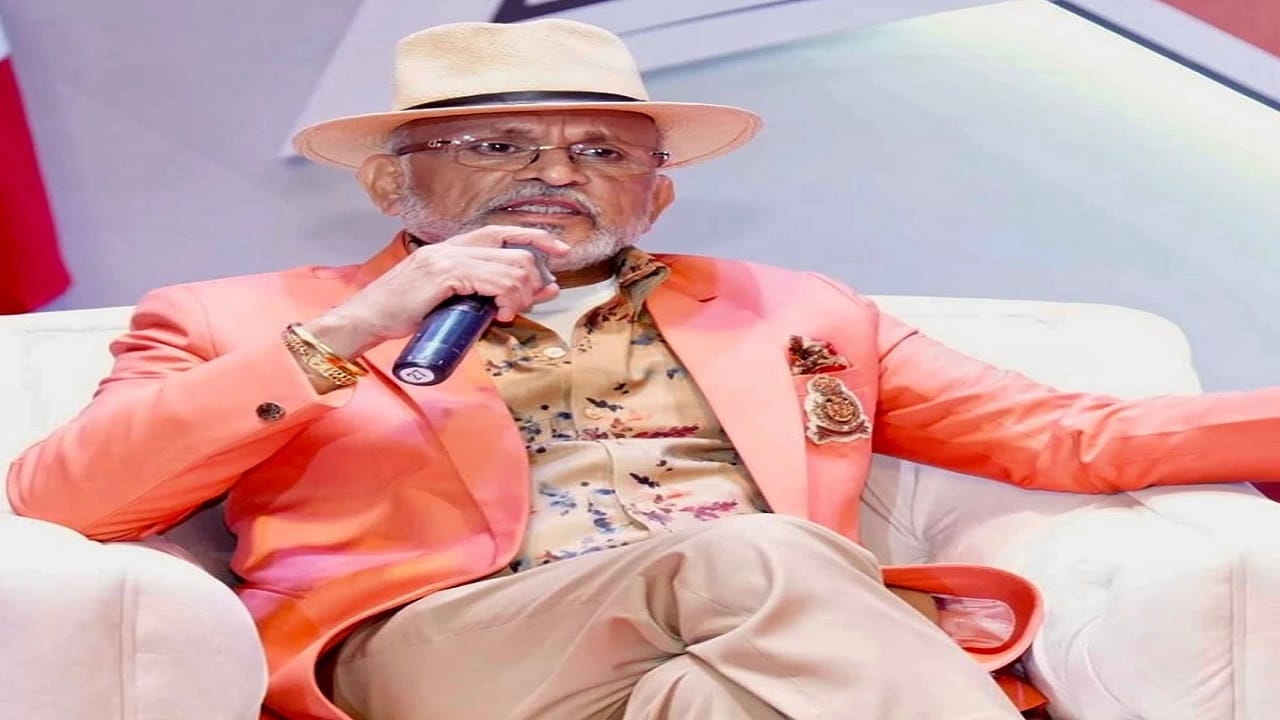 अन्नू कपूर सांगतात, "मी नेहमीच इंटिमेट सीन्स अगदी सहजपणे चित्रित केले आहेत. कधीकधी, जेव्हा अभिनेत्री घाबरलेल्या असतात, तेव्हा मी त्यांना विचारतो की त्या ठीक आहेत का. मी त्या अभिनेत्रीला त्यापेक्षा जास्त काही विचारत नाही, कारण जर मी विचारलं, तर ती आणखीनच घाबरून जाईल."