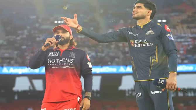 GT vs RCB Toss : गुजरातचा आरसीबी विरुद्ध बॉलिंगचा निर्णय, विराट प्लेइंग ईलेव्हनमध्ये की इम्पॅक्ट प्लेअर?