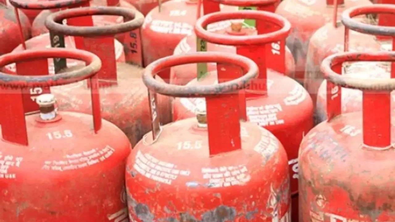 LPG Price : नव्या महिन्याच्या पहिल्याच दिवशी झटका, LPG महागला, 195 रुपयांची वाढ, घरगुती गॅस... LPG Price : नव्या महिन्याच्या पहिल्याच दिवशी झटका, LPG महागला, 195 रुपयांची वाढ, घरगुती गॅस...