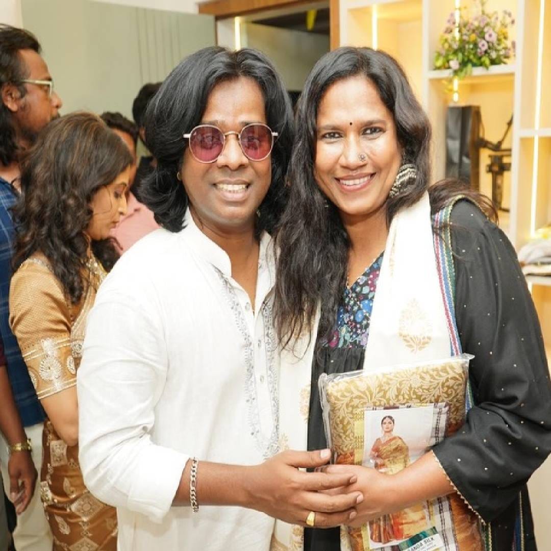 'जिद्द, चिकाटी आणि भारावलेपण घेऊन, अमिताभजींच्या प्रेमात ‘भूतनाथ’ झालेला गौरव, पुढे परिस्थितेच्या सगळ्या ‘दिवार’ तोडत, सोबत ‘शहेनशाह’चा आत्मविश्वास घेऊन, आपल्या कामातून दरवेळी ‘शोले’ भडकवून, एक दिवस स्वतःच्या पायावर ‘डॉन’सारखा उभा राहून, असल्या नसलेल्या सगळ्या शक्यतांना ‘वजीर’ होऊन चेकमेट करतो. तेव्हा तो सगळ्यांना आपला वाटतो आणि हेच त्याचं आपलेपण गौरवला ‘फिल्टरपाड्याचा बच्चन’ करतात,' अशा शब्दांत छाया कदम यांनी भावना व्यक्त केल्या आहेत.