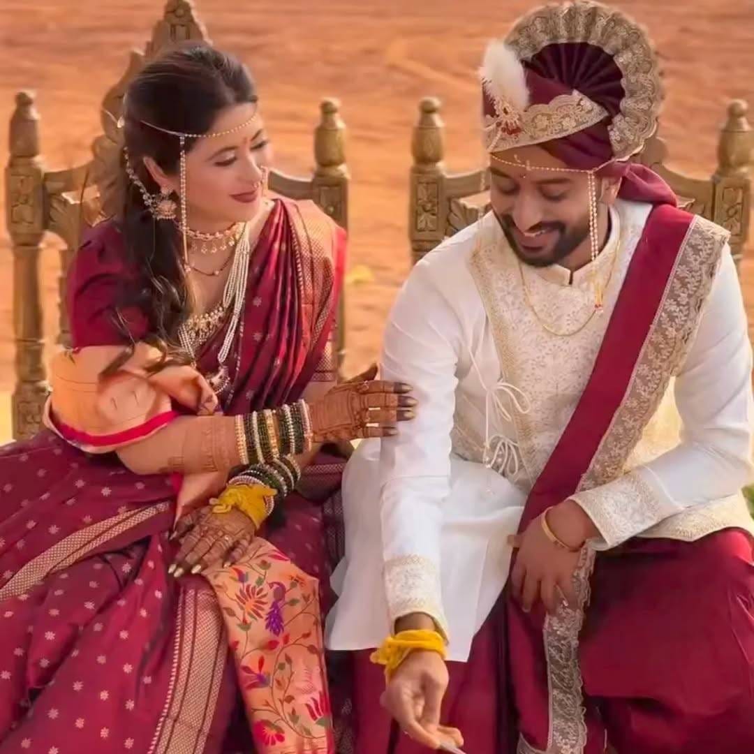 गायत्री दातारवर सोशल मीडियावर शुभेच्छांचा वर्षाव होत आहे. 'तुला पाहते रे' या मालिकेतून तिला प्रचंड लोकप्रियता मिळाली होती. त्यानंतर ती 'अबीर गुलाल'मध्येही झळकली होती. 
