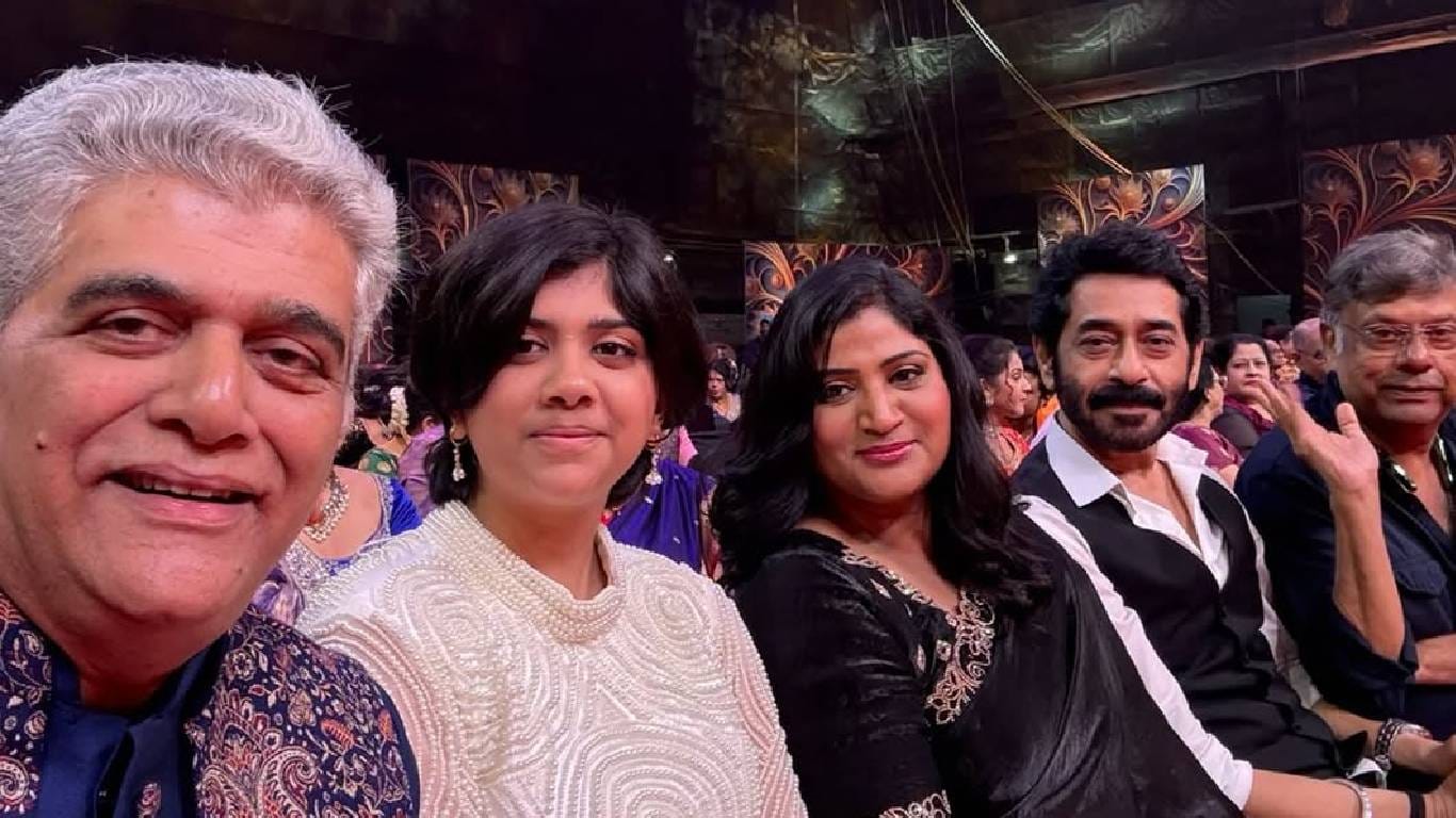 याविषयी तिने पुढे सांगितलं, "आम्ही लग्नाआधी एकमेकांशी एक वर्ष बोलत नव्हतो. पुढे काय करायचं, करायचं की नाही, या सगळ्याच गोष्टीत आम्ही अडकलो होतो. माझ्या घरच्यांना ही गोष्ट मान्यच नव्हती. एकुलती एक मुलगी, त्यात वयात अंतर आणि गिरीश ओक विवाहित असणं घरच्यांना पटत नव्हतं."
