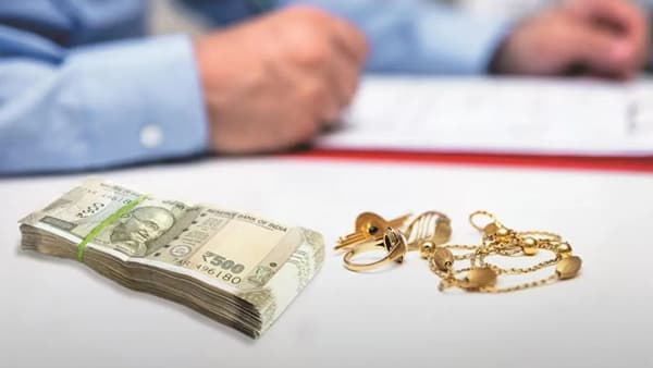 गोल्ड लोन घेण्यापूर्वी सावधान! या 5 गोष्टी बँका तुमच्यापासून लपवतात, वाचा सविस्तर माहिती