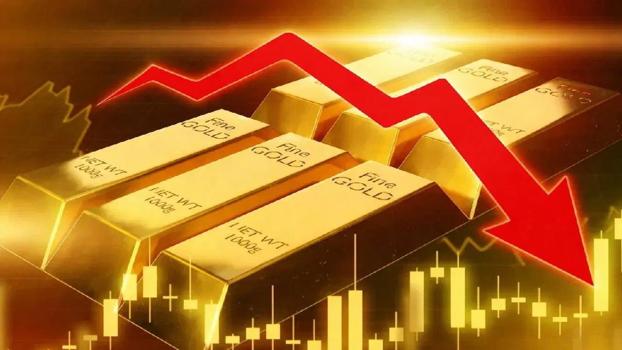 आज, 2 एप्रिल रोजी 10 ग्रॅम सोन्याच्या दरात 4 हजार रुपयांची घसरण झाली आहे. तर चांदीच्या दरात तब्बल 15 हजार रुपयांची घसरण झाली आहे.