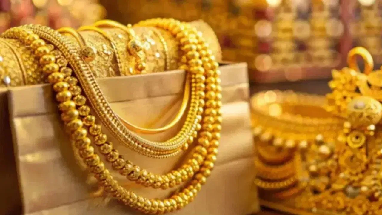 अक्षय तृतीयेला सोन्याचा भाव वधारला, तरीही तुफान खरेदी; एकाच दिवसात तब्बल… आकडा वाचून थक्क व्हाल!