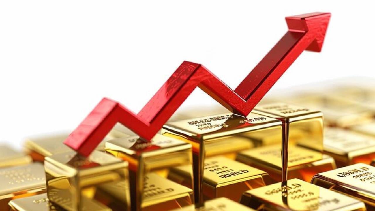 आज सोन्याच्या दरात 700 रुपयांची वाढ झाली आहे. तर चांदीच्या दरात कुठलीही वाढ नाही, चांदीचे दर स्थिर असल्याचे चित्र आहे.