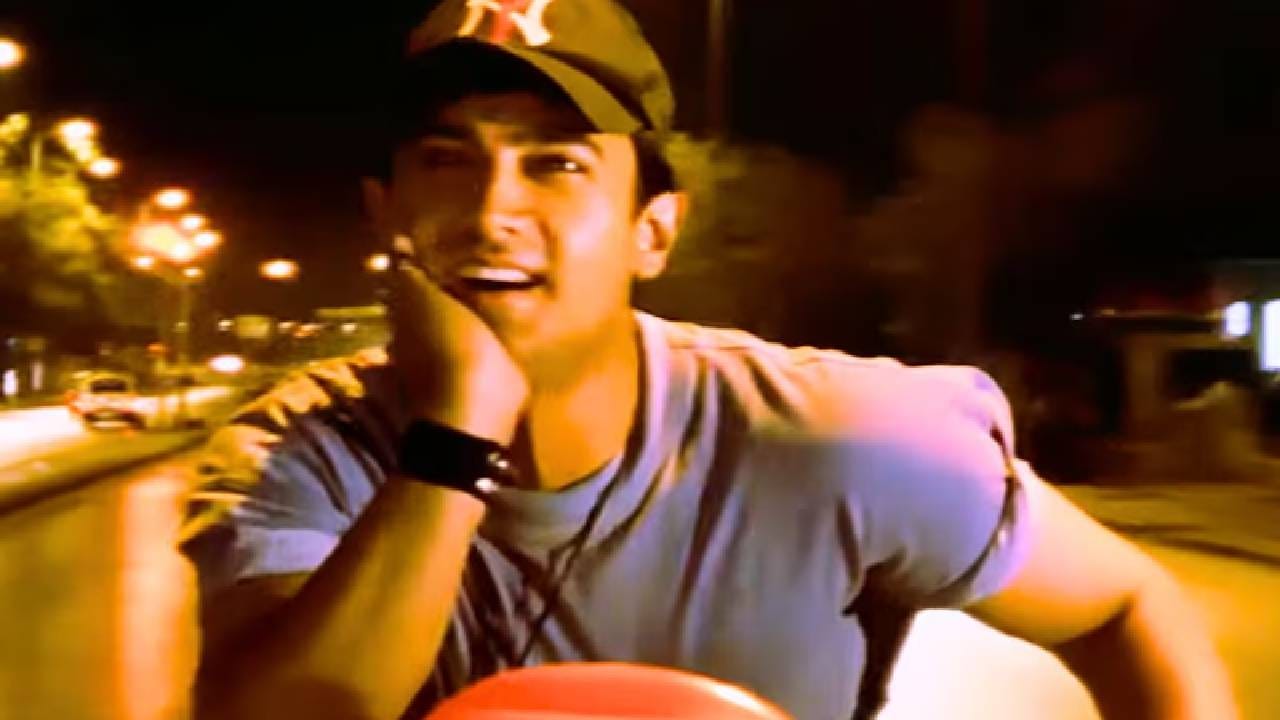 हे गाणे आमिर खान आणि रानी मुखर्जी यांच्यावर चित्रित करण्यात आले होते. दोघांची केमिस्ट्री आणि गाण्याच्या लोकेशन्स इतक्या सुंदर होत्या की, पाहणारा स्वतःच त्यात हरवून जात असे. याच कारणामुळे हे गाणे आजही लोकांच्या मनात घर करून आहे.