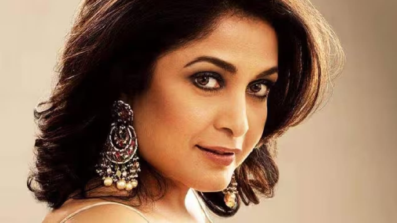 अलीकडेच प्रदर्शित झालेल्या 'गुंटूर कारम' या चित्रपटात राम्या कृष्णन यांनी महेश बाबूच्या आईची भूमिका साकारली. या चित्रपटात महेश बाबूने अशा व्यक्तीची भूमिका केली आहे ज्याला लहानपणी आईपासून दूर व्हावे लागते. या चित्रपटाला प्रेक्षकांकडून सरासरी प्रतिसाद मिळाला.