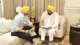 हरभजनच्या 'त्या' निर्णयानंतर संताप, घराच्या भिंतीवर लिहिलं गद्दार.