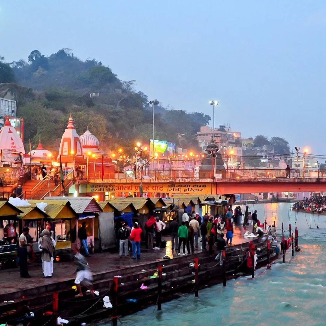 उंच-उंच डोंगरांवर डेरेदार वृक्ष, झरे-ओढे इथल्या सौंदर्यात भर घालतात. मसूरीच्या लायब्रेरी बस स्टँडपासून ही जागा चार किलोमीटर लांब आहे. म्हणून तुम्ही मसूरीला जात असाल, तर हॅप्पी वॅलीला नक्की जा. 