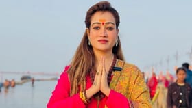 महाकुंभ फेम 32 वर्षांची मॉडेल हर्षा हीने केले स्वत:चे पिंडदान.