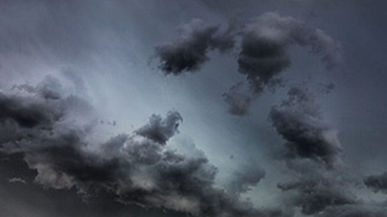 दुपारी 12 ते 4 घराबाहेर निघणे धोकादायक, मोठं संकट, या जिल्ह्यात कोचिंग क्लासेससह..