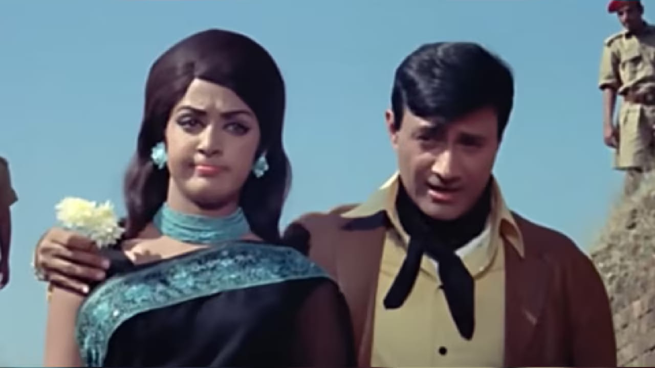 सौंदर्यासोबतच हेमा मालिनी त्यांच्या गाण्यामुळे देखील प्रचंड चर्चेत होत्या. त्या काळातील गाण्यांचं चित्रिकरण, अभिनय आणि एक्सप्रेशन्स इतके प्रभावी असायचे की प्रेक्षक स्वतःला त्या गाण्यांशी जोडून घेत. त्यामुळेच त्यांची गाणी आजही लोकांच्या हृदयात जिवंत आहेत.