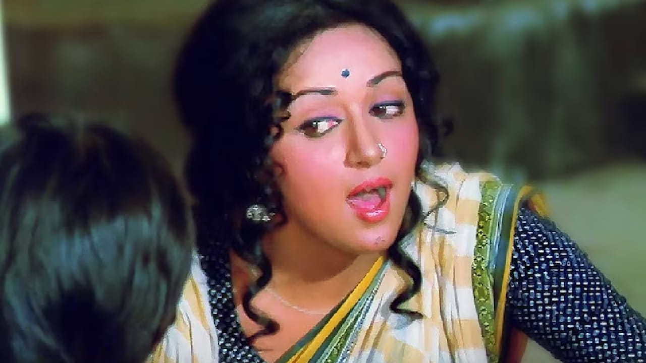 याच पार्श्वभूमीवर 1975 साली प्रदर्शित झालेल्या 'खुशबू' या चित्रपटातील ‘घर जाएगी तर जाएगी’ हे गाणं विशेष ठरतं. हे गाणं प्रसिद्ध गायिका आशा भोसले यांनी आपल्या मधुर आणि भावपूर्ण आवाजात सादर केलं आहे. या गाण्याचं संगीत आर. डी. बर्मन यांनी दिलं असून, हृदयस्पर्शी शब्द गुलजार यांनी लिहिले आहेत.