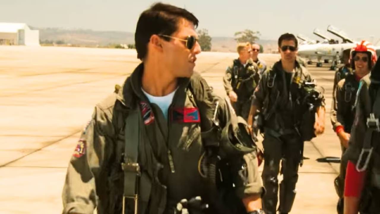 दुसऱ्या भागाचे दिग्दर्शन जोसेफ कोसिन्स्की यांनी केले होते. यामध्ये जेनिफर कॉनेली, जॉन हॅम, ग्लेन पॉवेल, मोनिका बारबारो, लुईस पुलमन, एड हॅरिस आणि व्हॅल किल्मर यांसारखे मोठे तारे दिसले. चित्रपटाची कथा आणि दमदार ॲक्शन सीन्सनी प्रेक्षकांची मने जिंकली. आता मेकर्स या फ्रेंचायझीच्या तिसऱ्या भागाच्या तयारीला लागले असून, त्यात पुन्हा एकदा टॉम क्रूझ दिसणार असल्याचे मानले जात आहे. याच कारणामुळे या चित्रपटाला आज 'कल्ट क्लासिक' म्हटले जाते आणि लोक तो वारंवार पाहणे पसंत करतात.