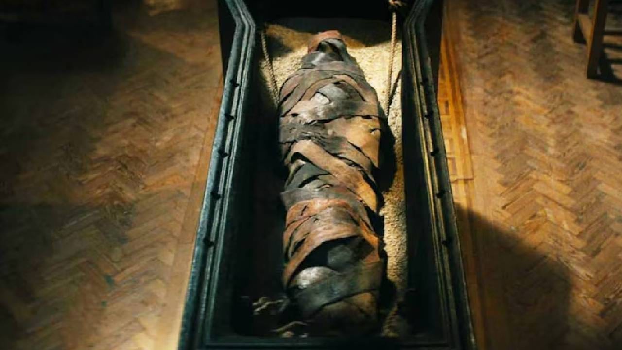 एप्रिल 2026 हा महिना हॉरर आशय आवडणाऱ्यांसाठी खूप खास आहे. या महिन्यात या वर्षातील काही खास हॉरर चित्रपट प्रदर्शित झाले, ज्याची चाहते दीर्घकाळापासून वाट पाहत होते. या चित्रपटांमध्ये हॉरर, थ्रिलर आणि कॉमेडीचा अप्रतिम मेळ पाहायला मिळत आहे. जिथे भारतात हॉरर-कॉमेडीचा ट्रेंड लोकांना खूप आवडत आहे, तिथेच हॉलिवूडचे भितीदायक चित्रपट देखील प्रेक्षकांना थिएटरकडे आकर्षित करत आहेत. असाच एक चित्रपट सध्या बॉक्स ऑफिसवर तुफान कमाई करत आहे, ज्याने अक्षय कुमारच्या हॉरर-कॉमेडी चित्रपटालाही मागे टाकले आहे.