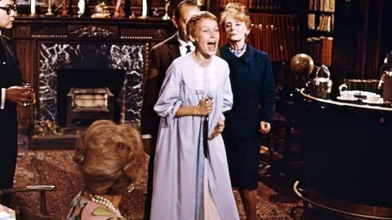 या फिल्मबद्दल वर्षानुवर्षे अनेक विचित्र आणि भयानक गोष्टी ऐकायला मिळतात. काही रिपोर्ट्समध्ये दावा करण्यात आला आहे की फिल्मशी संबंधित लोकांच्या बरोबर अनहोनी घटना घडल्या होत्या. असे म्हटले जाते की फिल्मचे संगीतकार क्रिस्टोफ कोमेडा अचानक कोमात गेले आणि नंतर त्यांचा मृत्यू झाला. अशा घटनांनी लोकांच्या मनात ही गोष्ट बसवली की या फिल्मशी काही अशुभ जोडलेले आहे. तसेच, या सर्व गोष्टींचा कोणताही ठोस पुरावा नाही, तरीही ही कहाण्या आजही लोकांना विचार करायला भाग पाडतात आणि फिल्मला आणखी रहस्यमय आणि भयानक बनवतात.