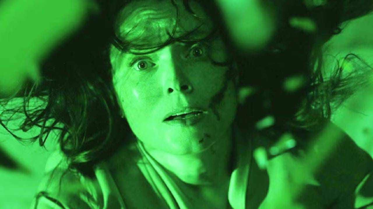 ‘द फॉल ऑफ द हाउस ऑफ अशर’ ही सीरीज तुम्ही ओटीटी प्लॅटफॉर्म नेटफ्लिक्स वर सहज पाहू शकता. चांगली गोष्ट म्हणजे ही भारतात हिंदी डब आणि सबटायटलसह उपलब्ध आहे ज्यामुळे ती समजणे आणखी सोपे होते. जर तुम्हाला डार्क रहस्यमय आणि थोडा वेगळा प्रकारचा हॉरर आवडत असेल तर ही सीरीज तुमच्यासाठी उत्तम पर्याय ठरू शकते. ही फक्त घाबरवण्यापुरती मर्यादित नाही तर मानवी लालच नातेसंबंध आणि सत्तेच्या खेळालाही चांगल्या पद्धतीने दाखवते ज्यामुळे ती इतर हॉरर कंटेंटपासून वेगळी ठरते.