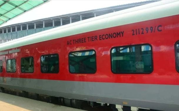 या डब्यांमधील सिटची किंमत ही थर्ड एसीपेक्षा 6 ते 8 टक्क्यांनी कमी असते. कमी पैशात एसीमध्ये तुम्हाला प्रवास करायचा असेल तर हे डबे तुमच्यासाठी चांगला पर्याय आहेत. या डब्यातील सिटवर जाहादेखील थोडी कमी असते.