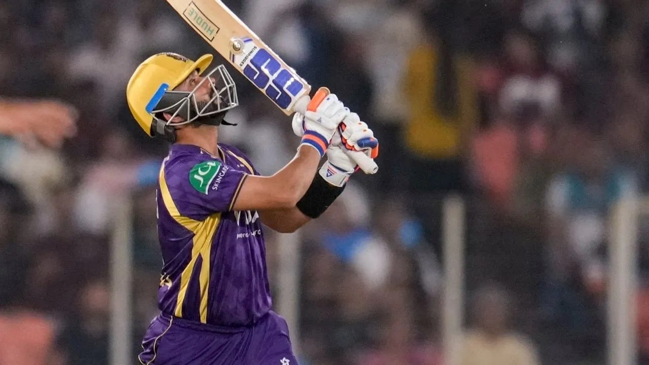 अजिंक्य यासह गौतम गंभीर याच्यानंतर (2014) सलग 2 वेळा झिरोवर आऊट होणारा केकेआरचा दुसरा कर्णधार ठरला.  अजिंक्य राजस्थानआधी गुजरात विरूद्धच्या सामन्यात पहिल्याच बॉलवर आऊट झाला होता. (Photo Credit: PTI)